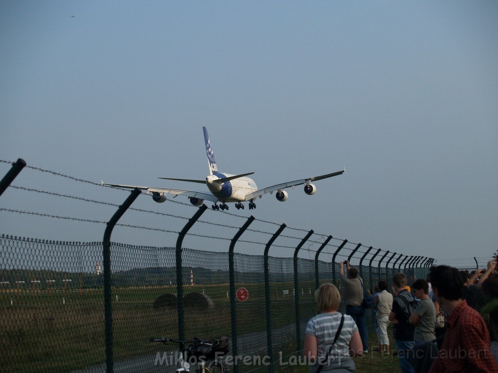 Warten auf den Airbus 380 Koeln Bonn P301.JPG
